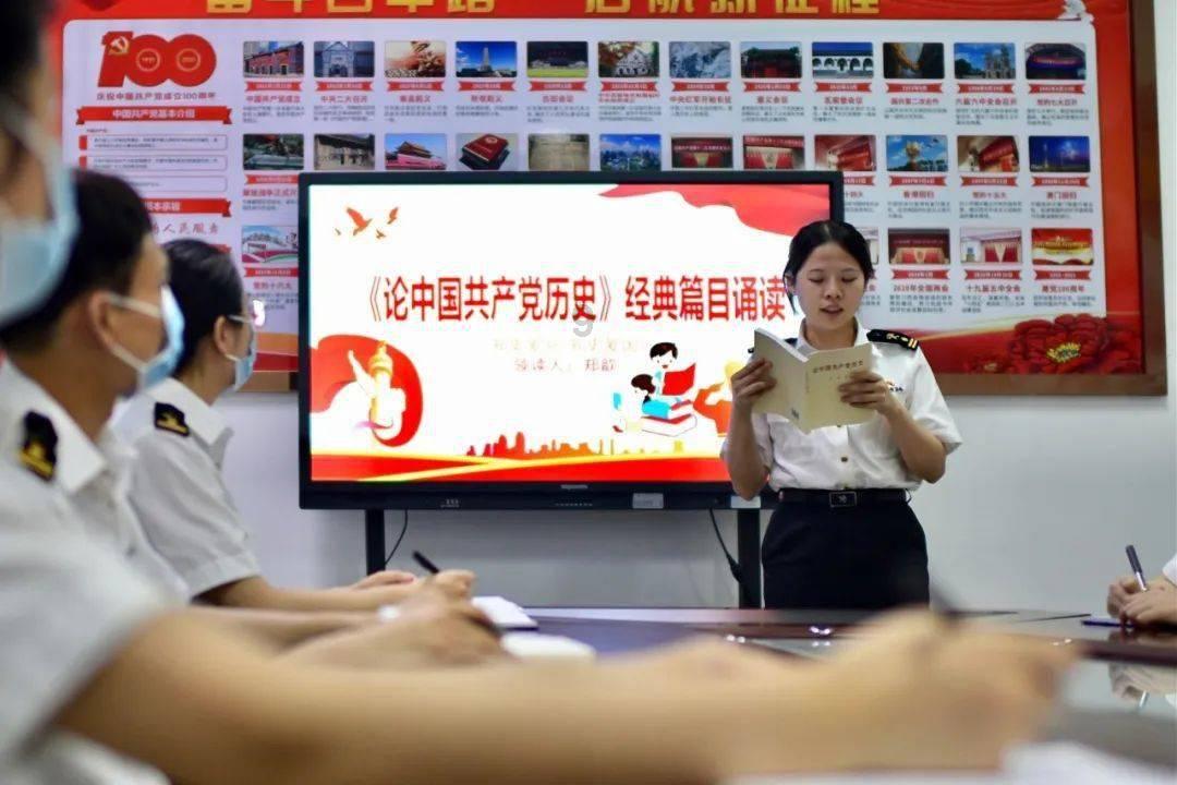 万州一居民将鞭炮丢入水道，引燃沼气掀翻井盖！该信息为谣言
